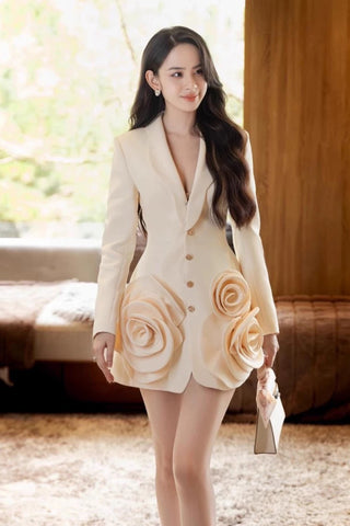 BEULAH 3D FLOWER EMBELLISHED BLAZER IN BEIGE