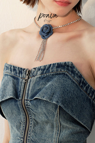 Diamond-embellished flower necklace