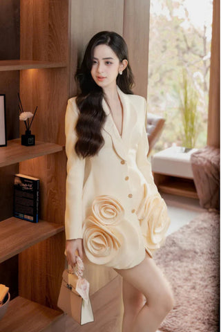 BEULAH 3D FLOWER EMBELLISHED BLAZER IN BEIGE