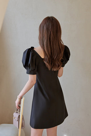 VELVET TIERED PUFF SLEEVE MINI DRESS IN BLACK