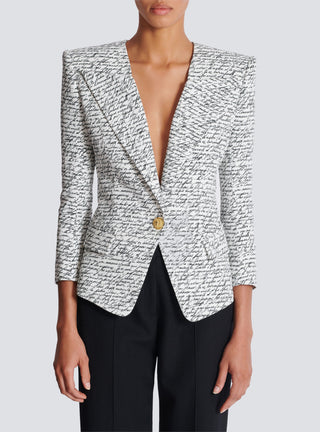 Alphabet pattern white jacket with single button