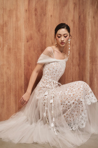 Miua Gored Gathered Lace Midi Dress in white