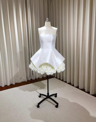 SALLY STRAPLESS FLOWER MINI DRESS IN WHITE