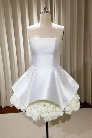 SALLY STRAPLESS FLOWER MINI DRESS IN WHITE