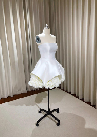 SALLY STRAPLESS FLOWER MINI DRESS IN WHITE
