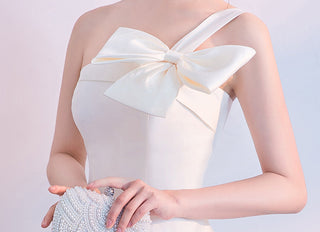 STRAPLESS BOW MINI DRESS IN WHITE