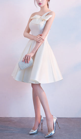 STRAPLESS BOW MINI DRESS IN WHITE