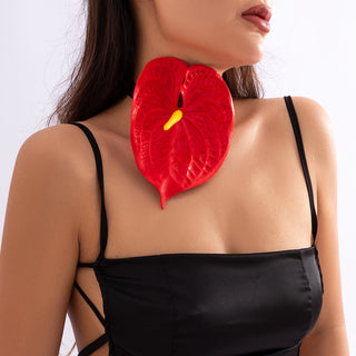 RED FLOWER VELVET CHOKER