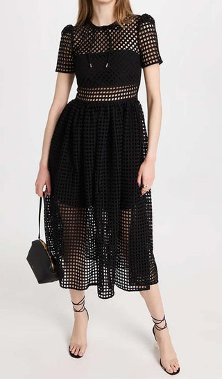 PUFFED SLEEVE LACE MIDI DRESS IN BLACK